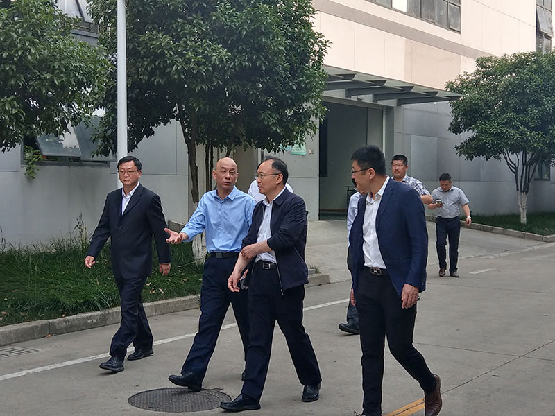 南京市一級巡視員、淮安市副市長、寧淮智能制造產(chǎn)業(yè)園黨工委書記許明一行調(diào)研考察南京奧聯(lián)電子